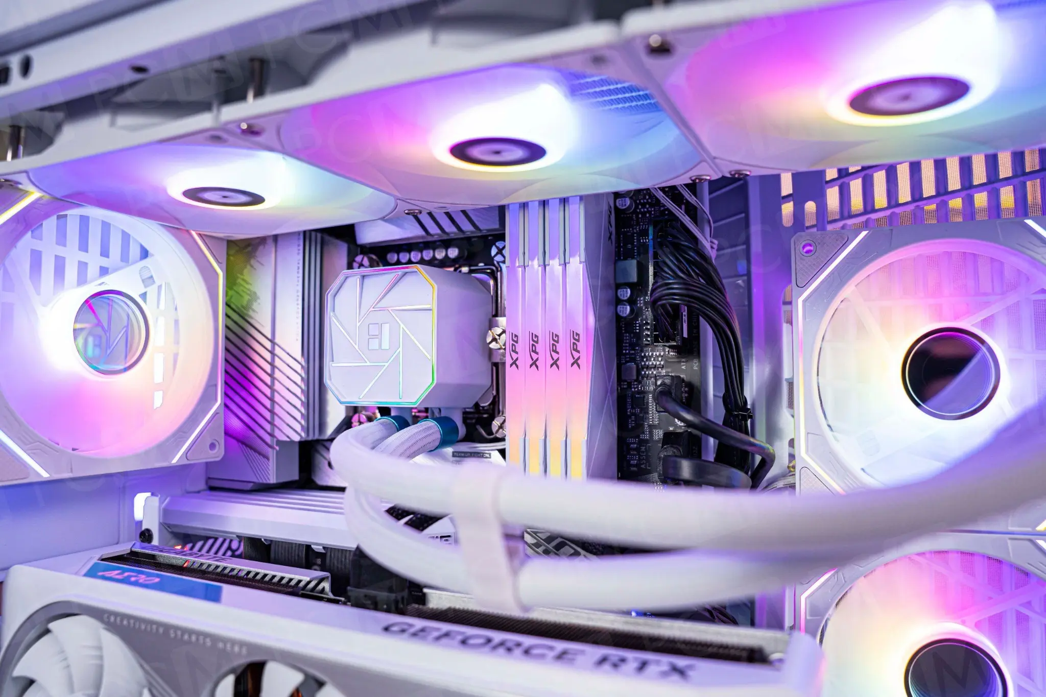 RAM DDR4 16GB BUSS 3200 ADATA XPG SPECTRIX D50 RGB Trắng