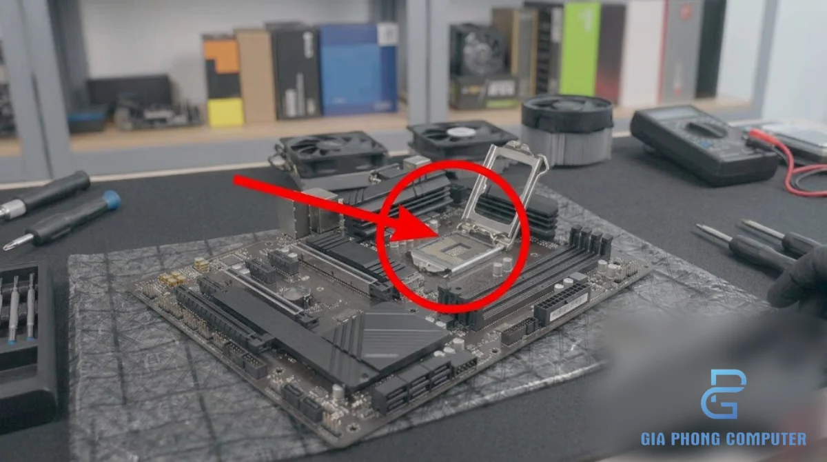 Cận cảnh socket LGA1200 trên bo mạch chủ H510M