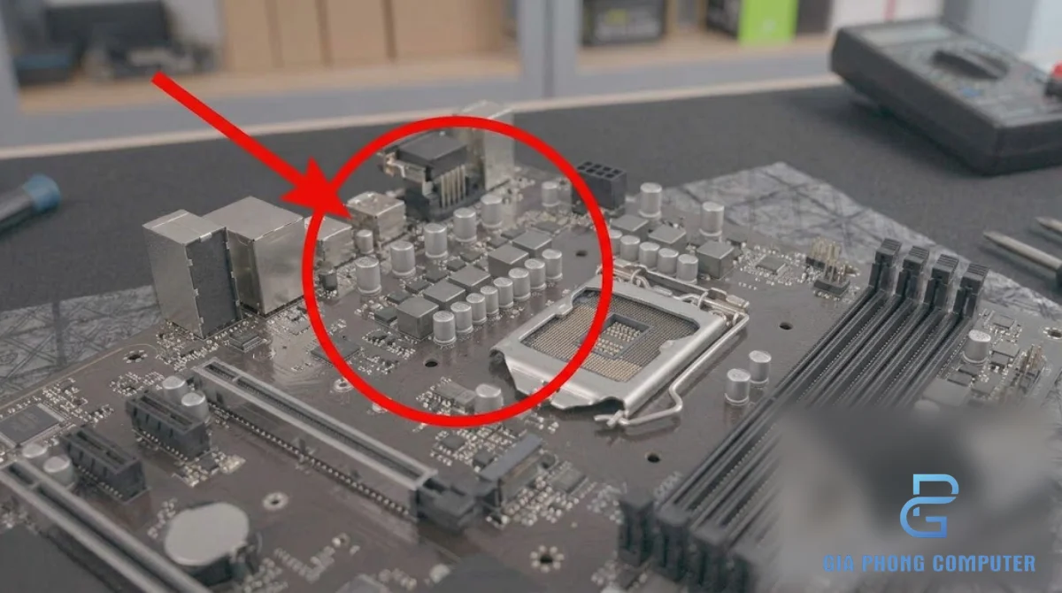 Khu vực VRM và tản nhiệt cấp nguồn trên mainboard H510